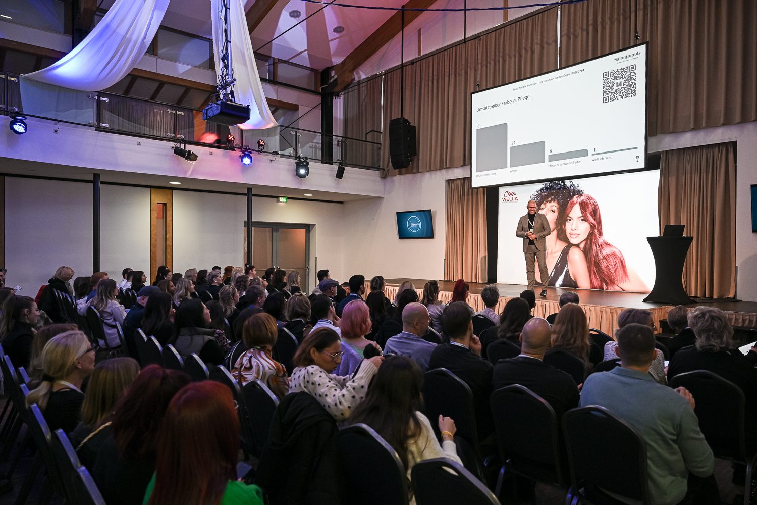 Salonimpuls Community Days — voller Saal mit Friseurinnen und Friseuren